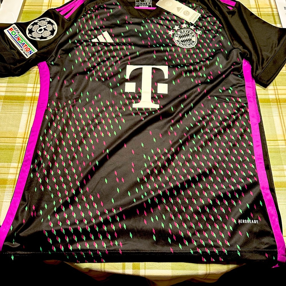 Bayern munich jersey slim fit large brand new mens